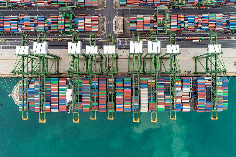 Weltgrößtes LNG-Containerschiff läuft in Hamburg ein